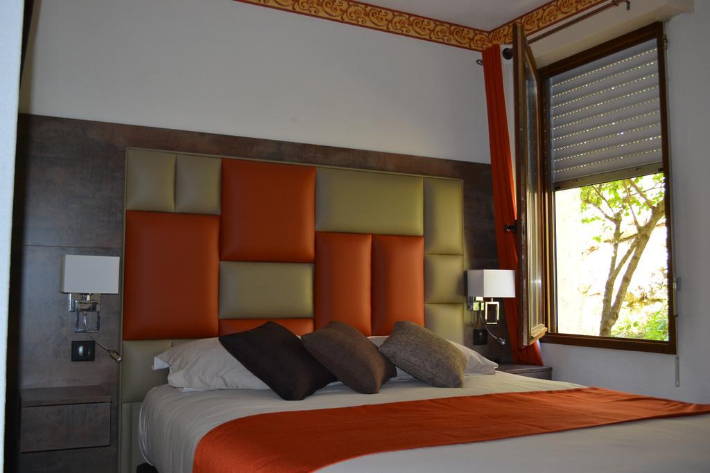 Logis Hotel Le Vieil Amandier Trigance Ruang foto