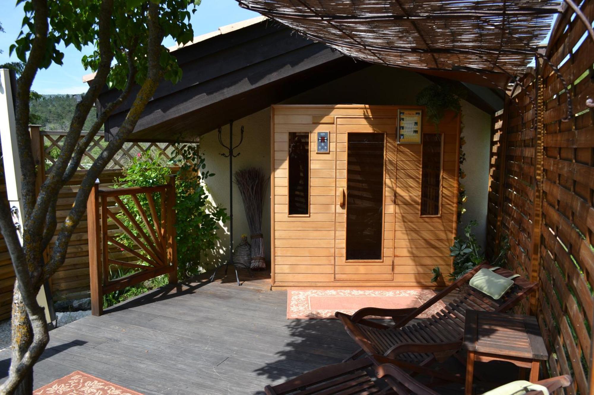 Logis Hotel Le Vieil Amandier Trigance Bagian luar foto