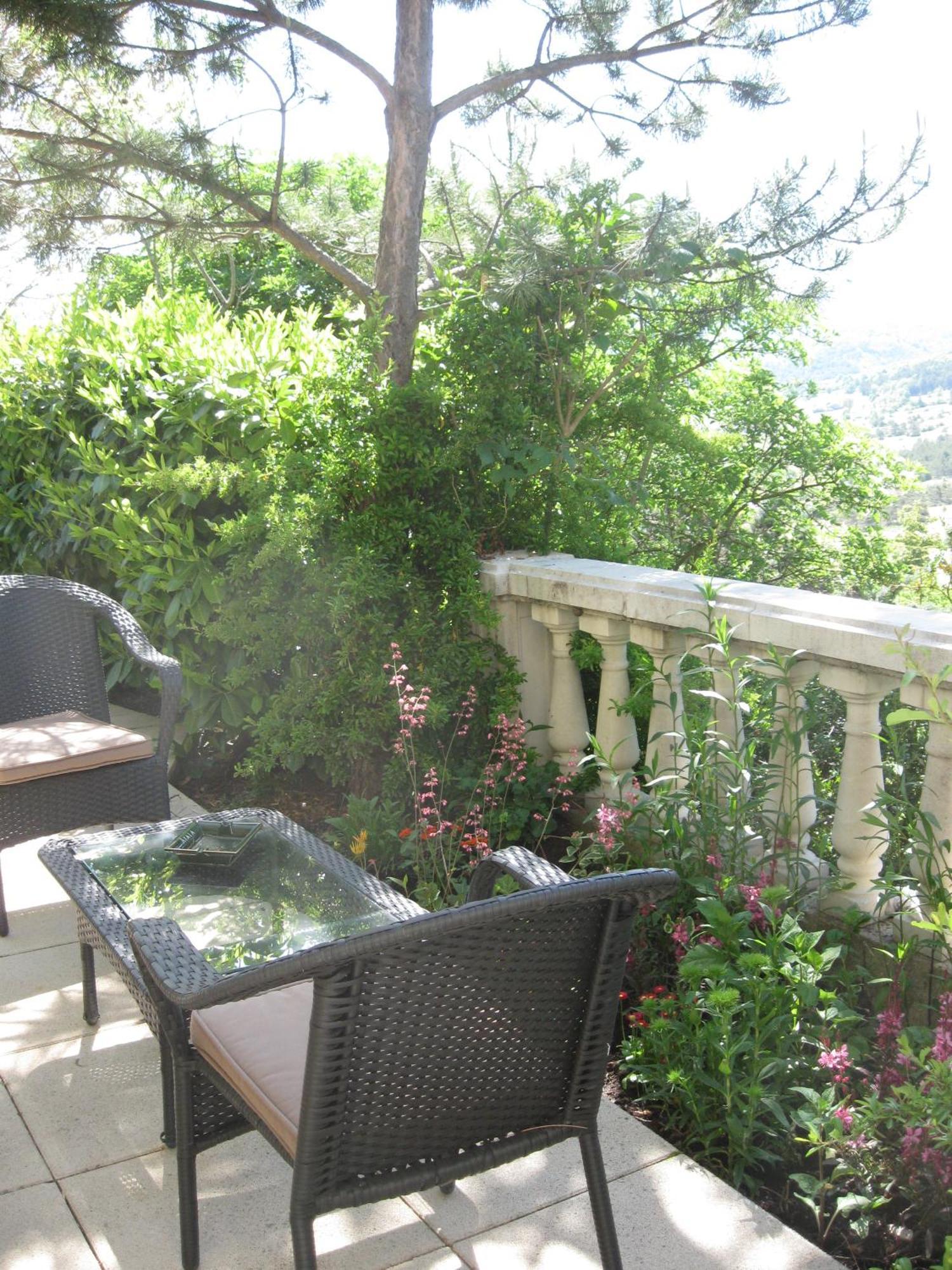 Logis Hotel Le Vieil Amandier Trigance Bagian luar foto